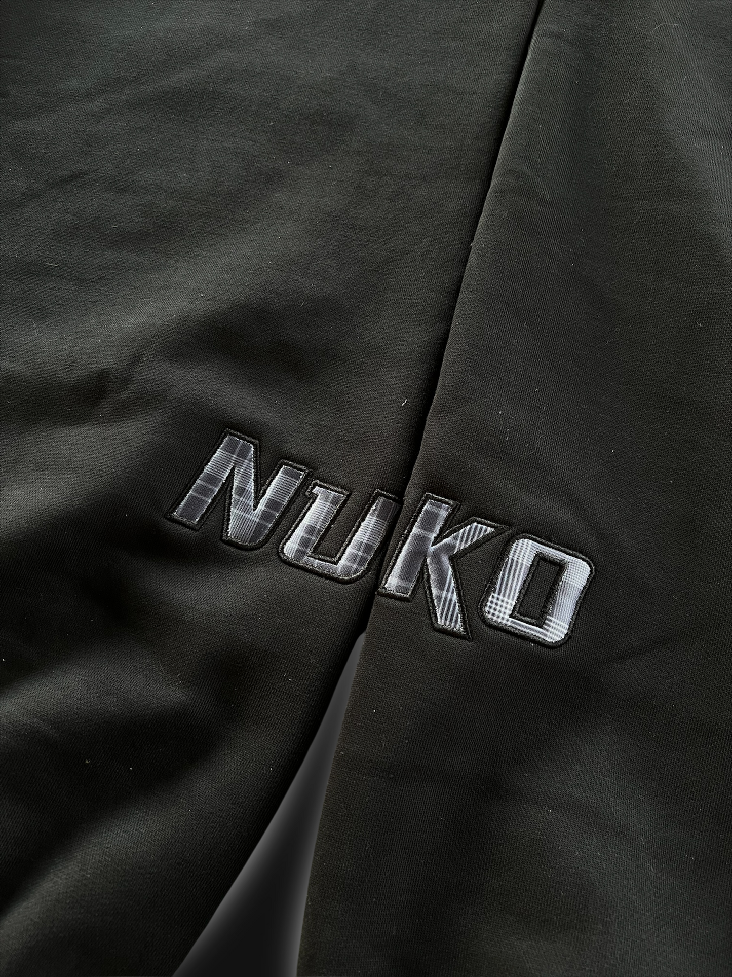 Plaid logo joggers (Black)